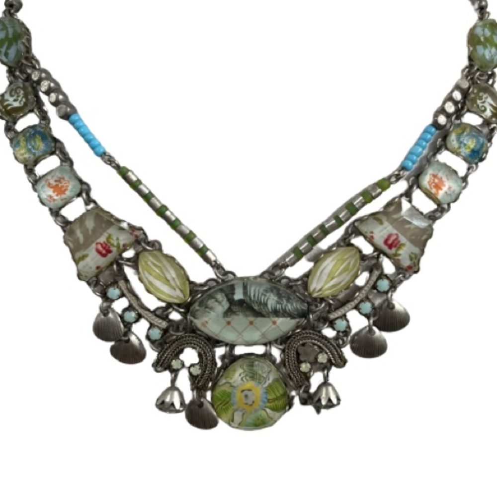 Beautiful Ayala Bar Necklace EUC